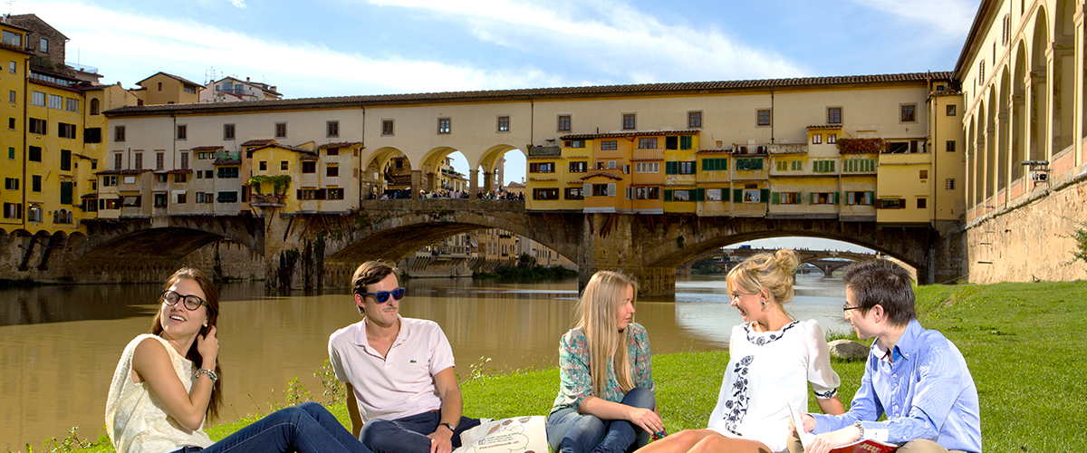 Fantastica Firenze 
Magica e affascinante, ti condurrà in un mondo dove la bellezza, l’arte e la cultura non si ammirano, si vivono